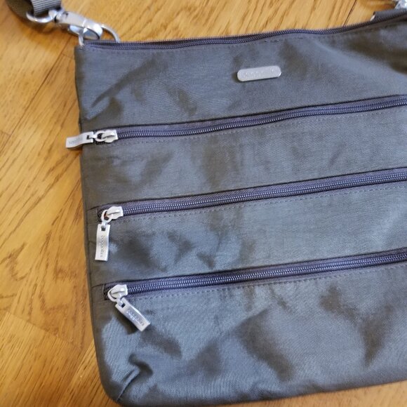 Baggallini Crossbody 4-zip Nylon Bag + wristlet  - NWOT - Picture 4 of 12